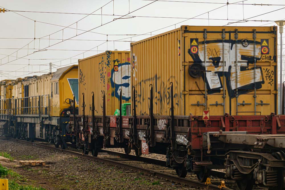 Transport intermodalny. Kontenery na lawecie kolejowej